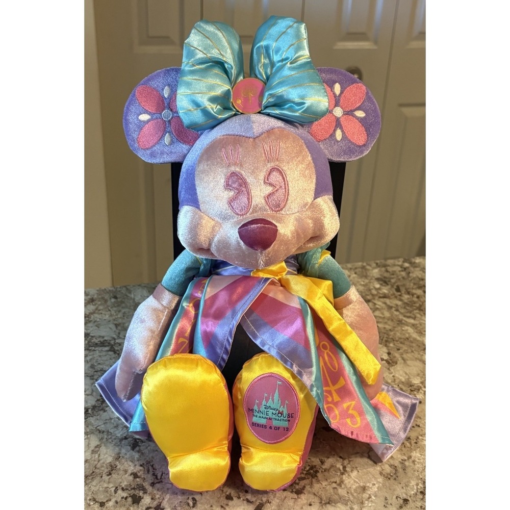 Disney Minnie Mouse Main Attraction Small World Plush Doll Series 4/12 VGUC